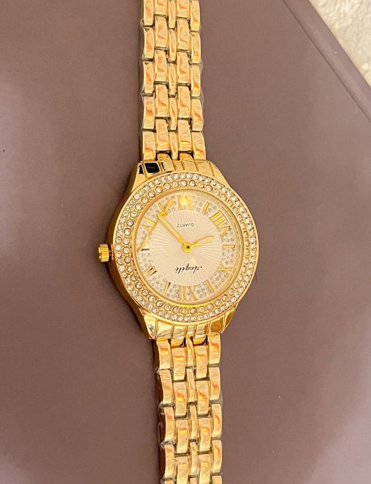 Продается часы женские материал титан