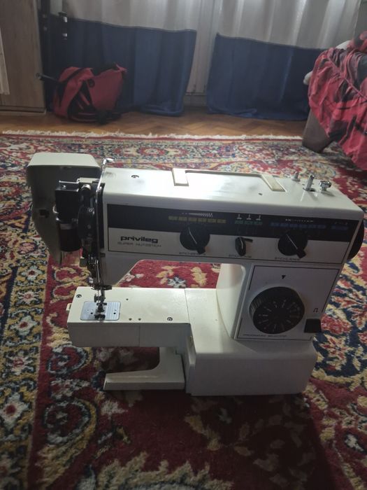 Vând mașina de cusut privileg