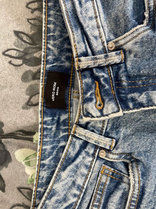 Продавам дънки носени 1-2 пъти .Без забележка