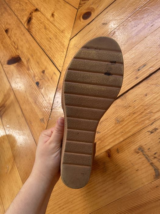 Кафяви кожени сандали на платформа