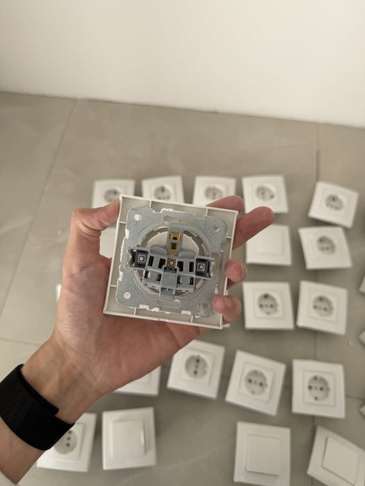 Продам розетки и включатель ( Viko )