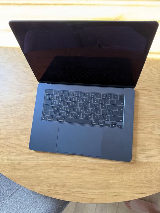 Macbook Air M3 15 midnight 16 GB Ram 256gb SSD