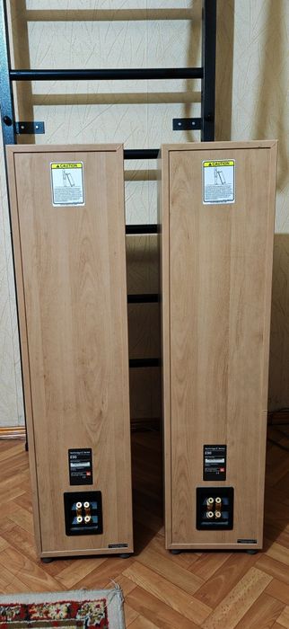 Напольные колонки Jbl e90