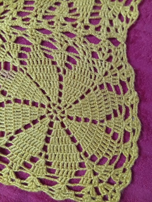 Fata de masa mica din lina