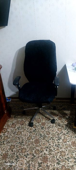 Ofisnoy kreslo yangide