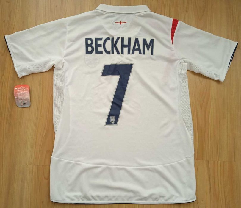 Футболни тениски на отбори.