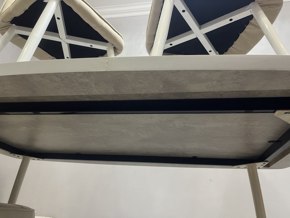 Кухонный стол со стульями