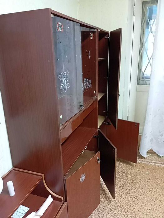 сервант зеркальный
