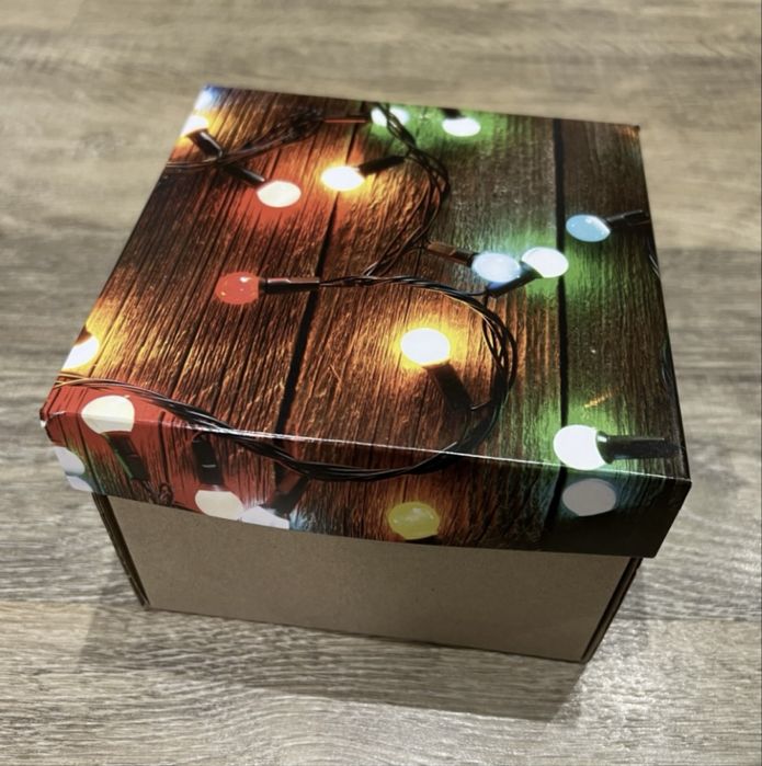 Продаю коробки новогодние