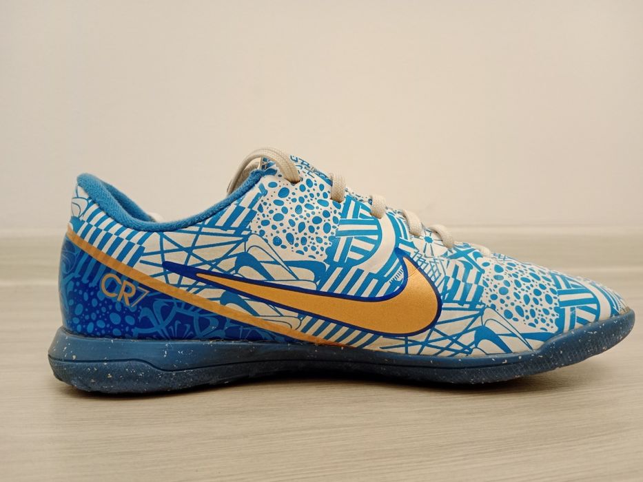 Бутсы футбольные