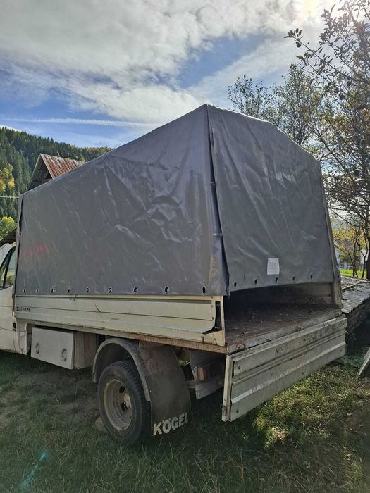 Mașina , camioneta