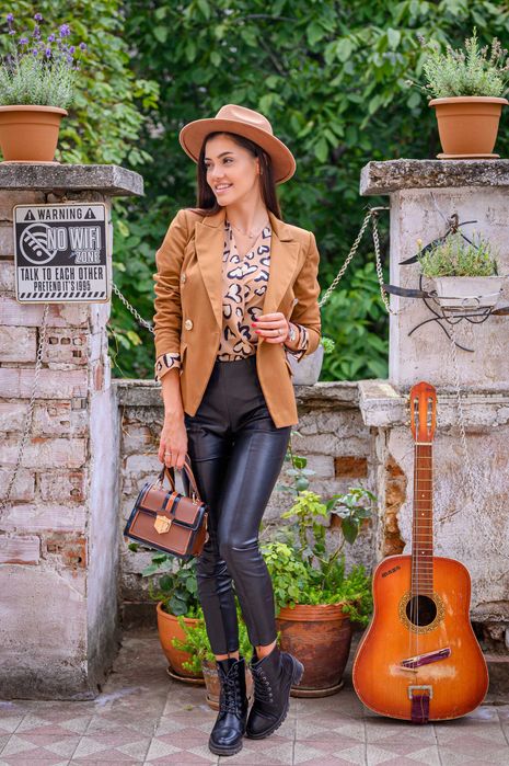 Дамско сако в цвят Camel