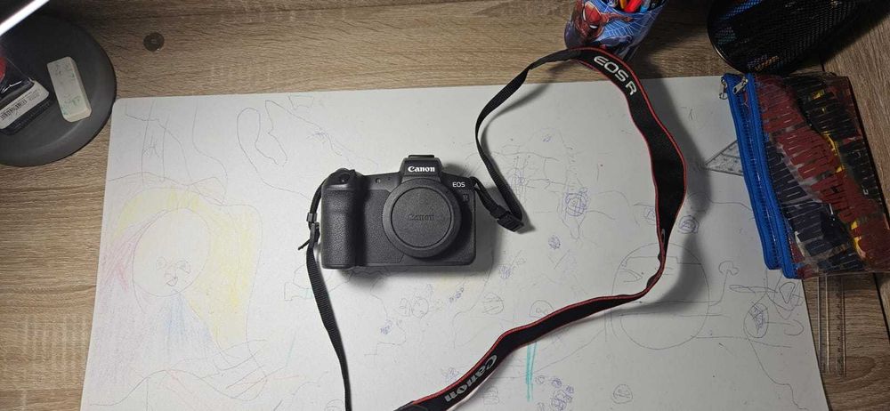 Aparat Foto Mirorless Canon EOS R, Full-Frame, 30.3 MP, 4K, Wi-Fi