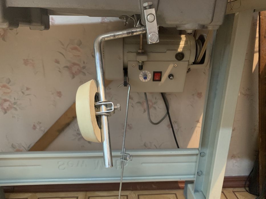 Профессиональная швейная машина