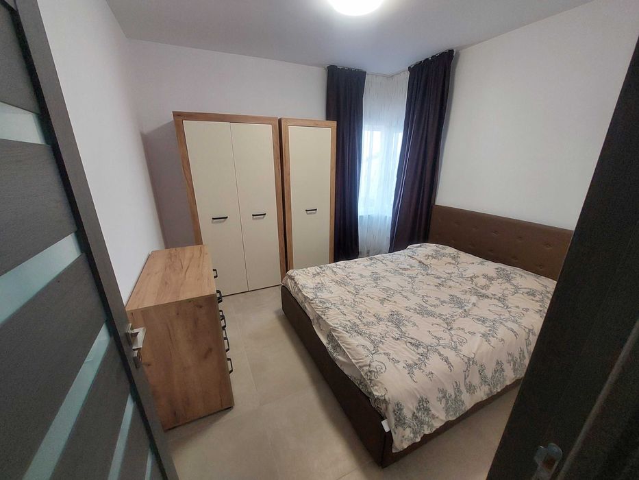 Ofer spre închiriere apartament de lux la casa