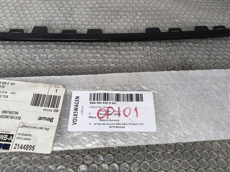 Ornament Bară Spate Volkswagen Tiguan II 2016-2024 Cod OEM 5NA853835D 041 (1C4)
