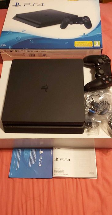 PlayStation 4 Slim 500GB + 3 Jocuri