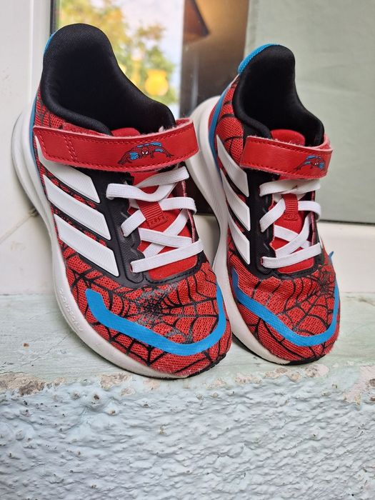 Маратонки за момче Adidas Spiderman  28 номер
