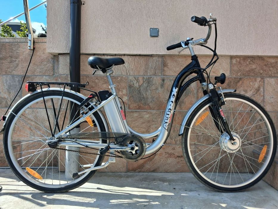 Vând bicicletă electrică