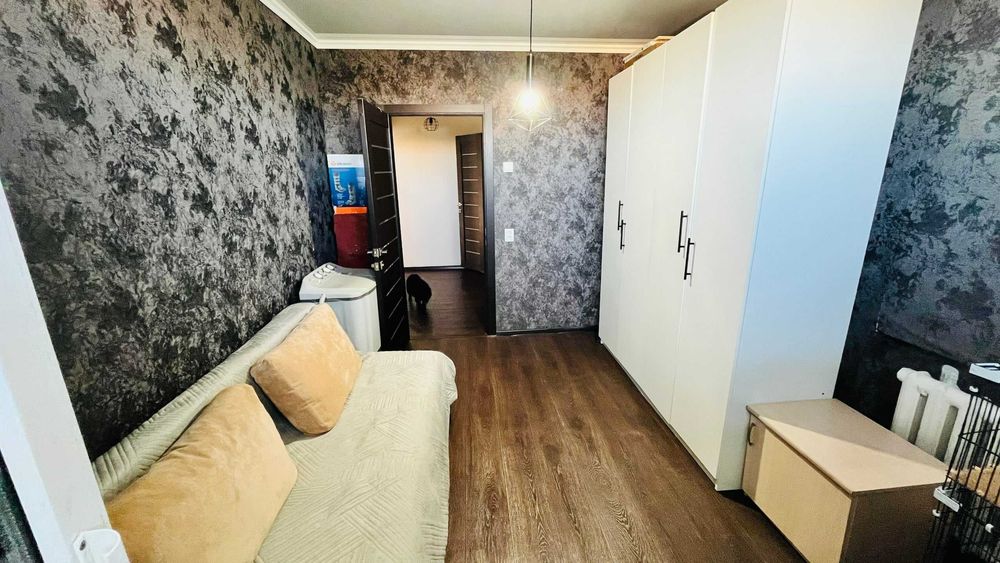 Продам 3-комнатную, Сералина 42
