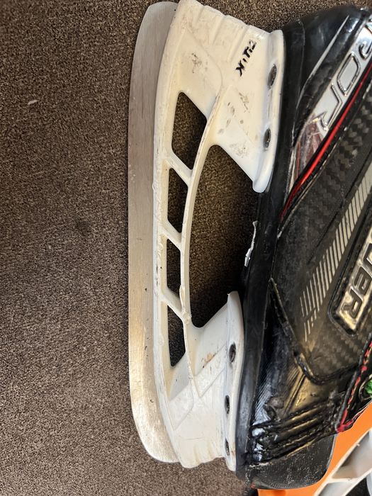 Коньки хоккейные