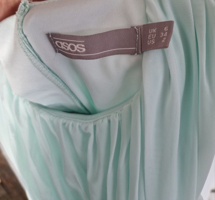 Тюлена рокля в много нежен цвят