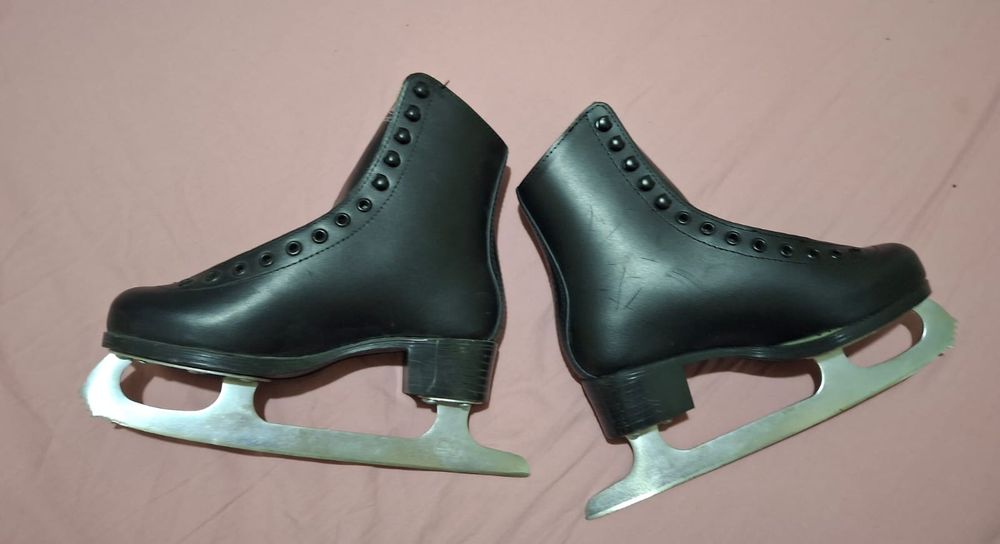Продам коньки Botas