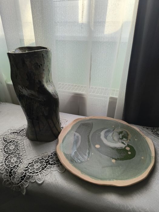 Vază și platou din ceramică