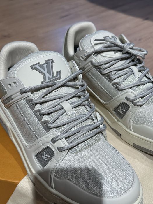 LV trainer sneaker grey