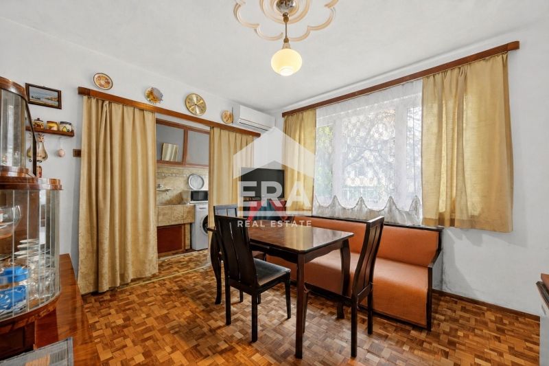 Тристаен ексклузивен апартамент за продажба, с отделна трапезария с ку