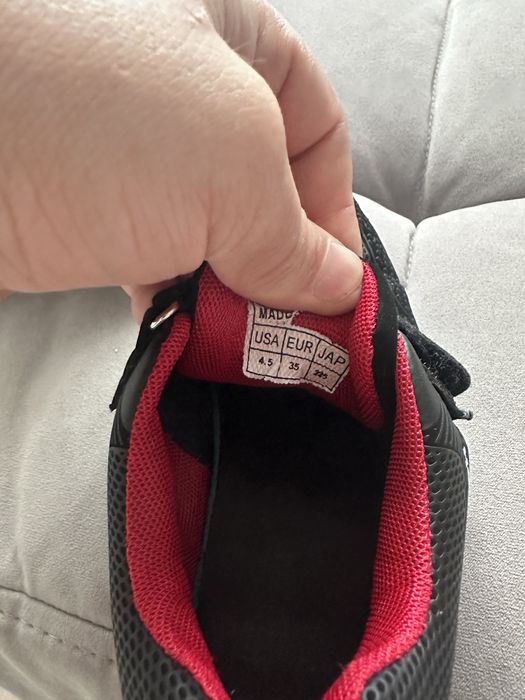 Продам кроссовки