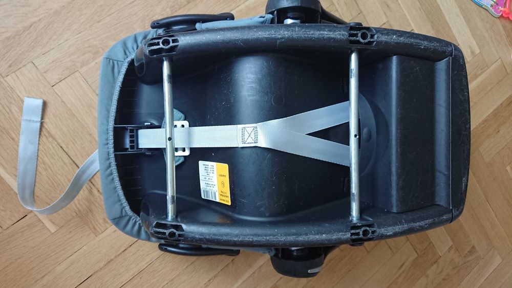 Детско бебешко столче Maxi Cosi Cabrio Fix 0-13кг