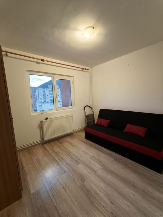 Închiriez apartament cu 2 camere decomandat zona Astra