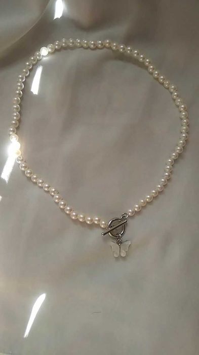 Чокер с подвеской в виде бабочки