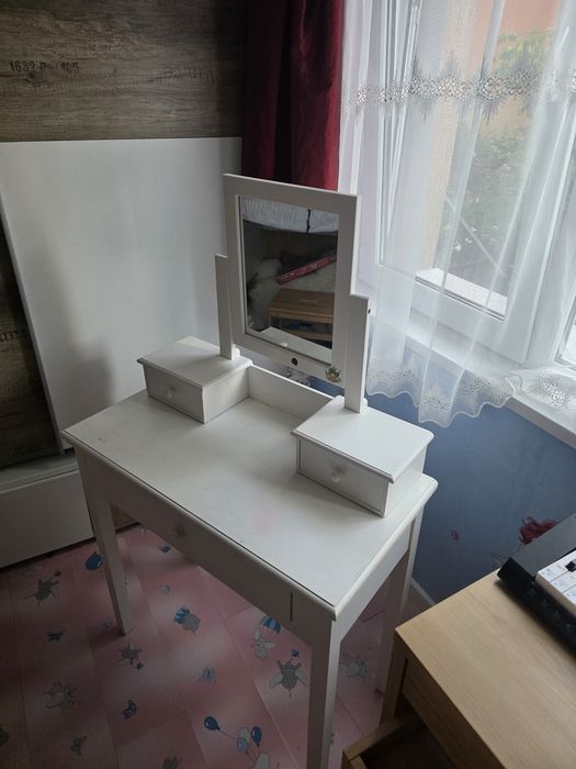 Masa fetite cu oglindă