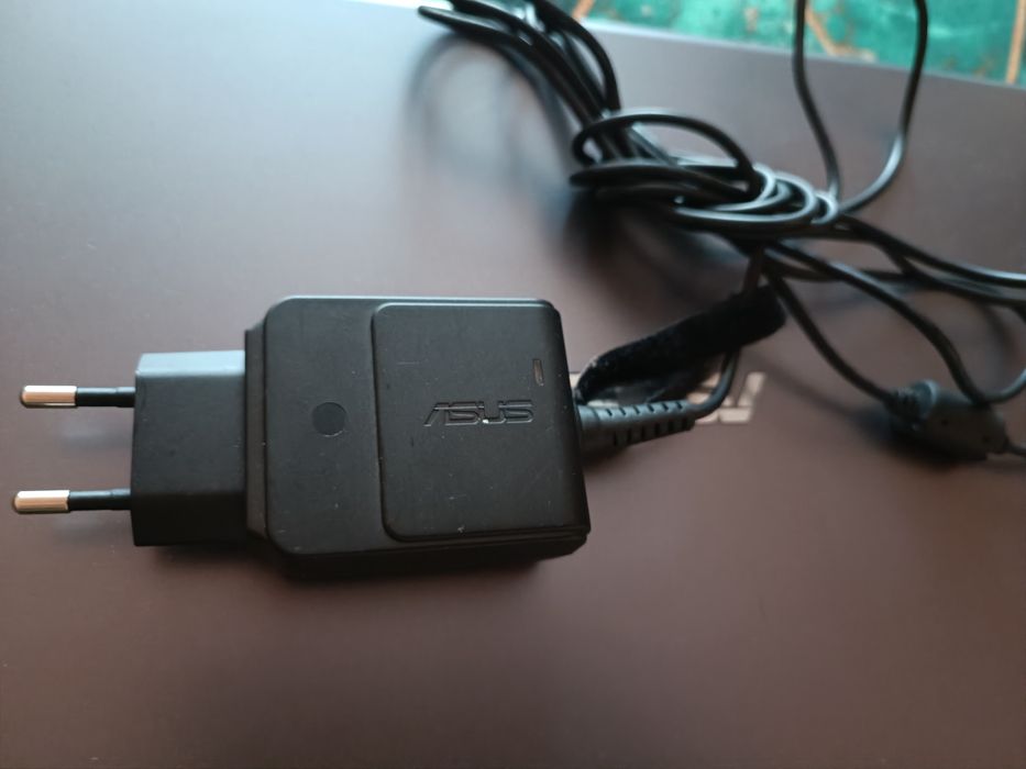 Asus incarcator 19v 1,58 A