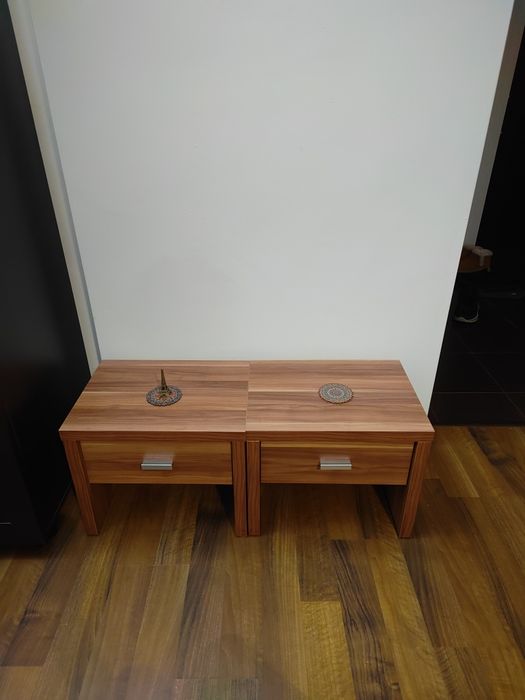 Vând 2 noptiere din pal