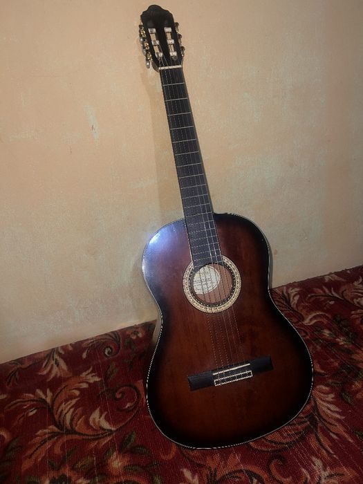 Гитара сотилади срочна