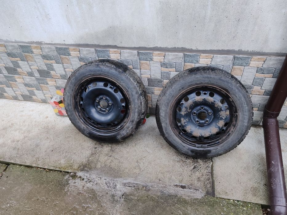 Vând jante pe 15" cu anvelope de iarna folosite in sezon