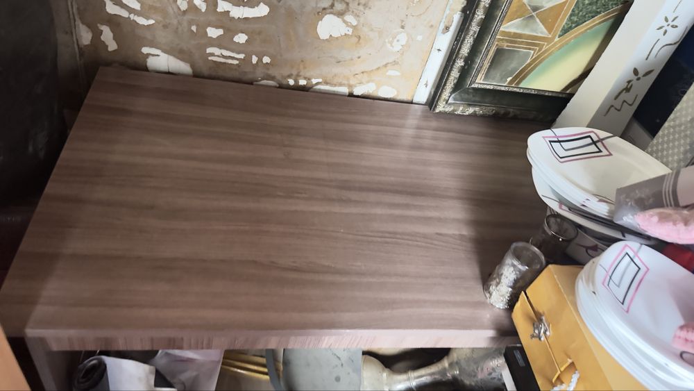 Срочно! Кухонный стол и шкаф