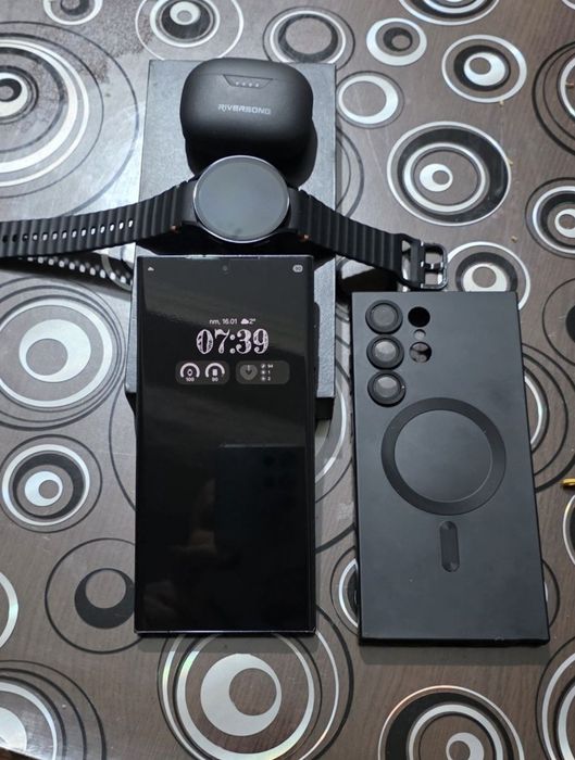 Продавам Samsung S23 Ultra  256gd