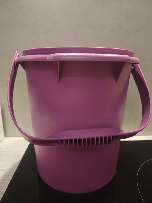 ведро Tupperware «Гигант» , объемом 8,5 л.
