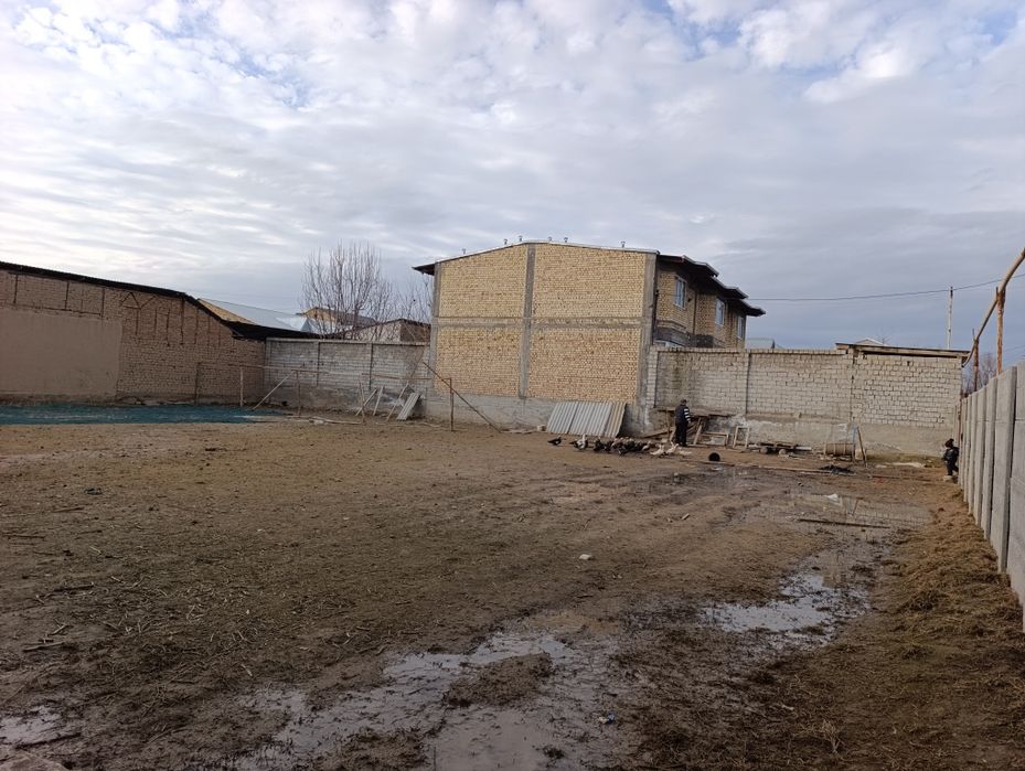 Земельный участок сотилади