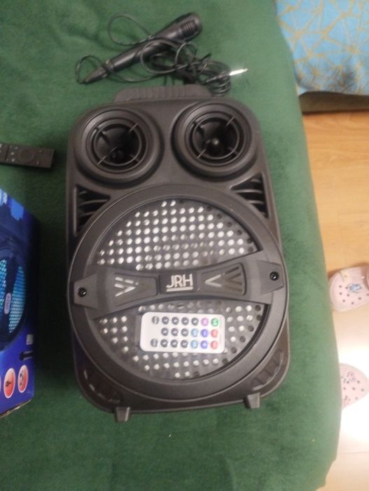 Boxă portabilă cu microfon