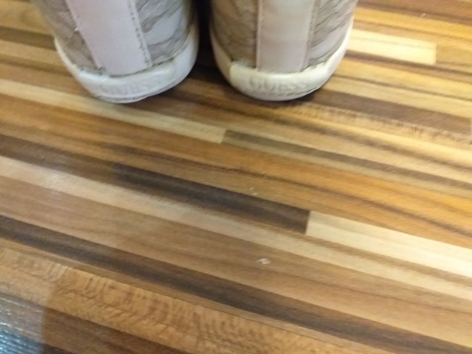 Пролетни обувки на Guess