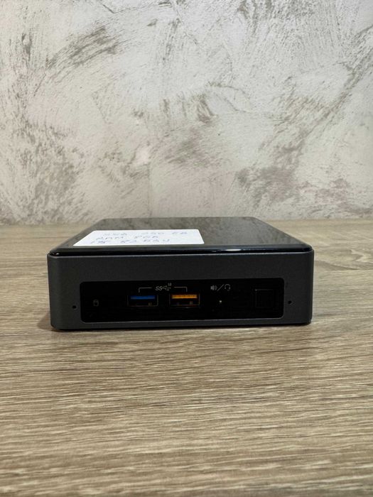 Mini PC Intel NUC 8 (NUC8i5BEK) | Generația 8 | 8GB RAM | 256GB SSD NVMe