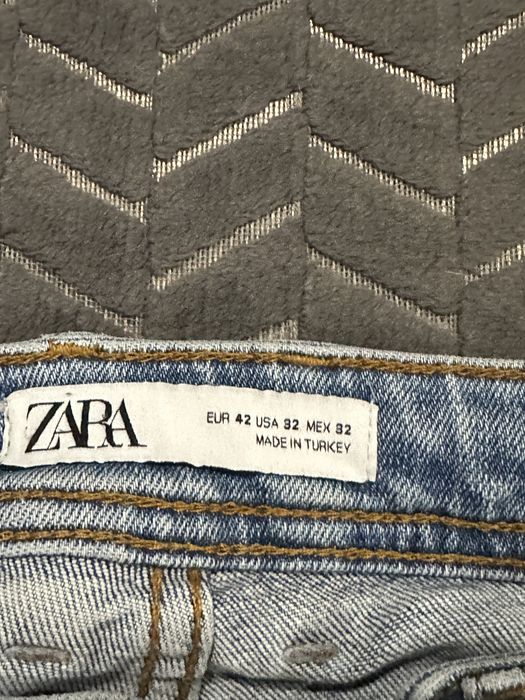 Всички модели дънки са на 20 евео