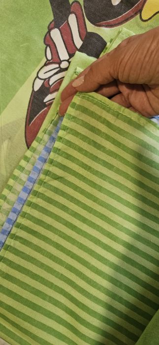 Единичен комплект чаршафи