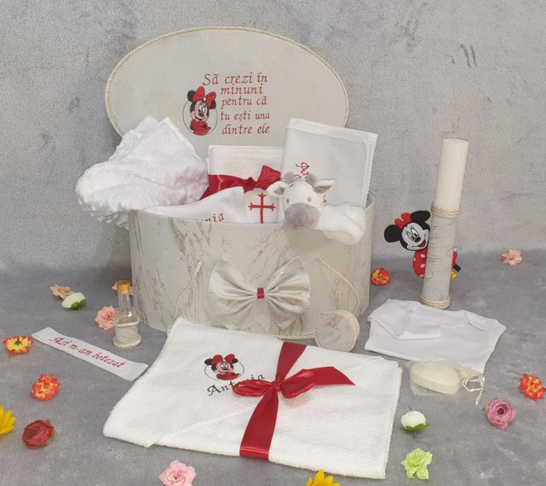 Trusouri si Lumanari de Botez Personalizate