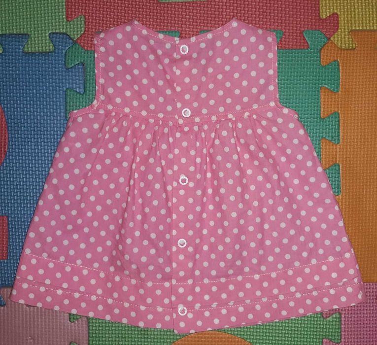 Бански, роклички и летни шапки